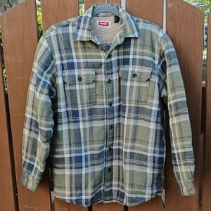 Wrangler Mens Shirt Small Plaid Flannel Sherpa Fleece Lined Shacket Button Up